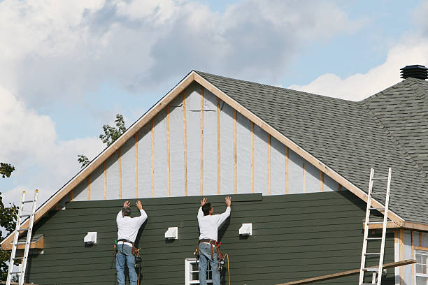 Professional Siding technician working in Glyndon, MN